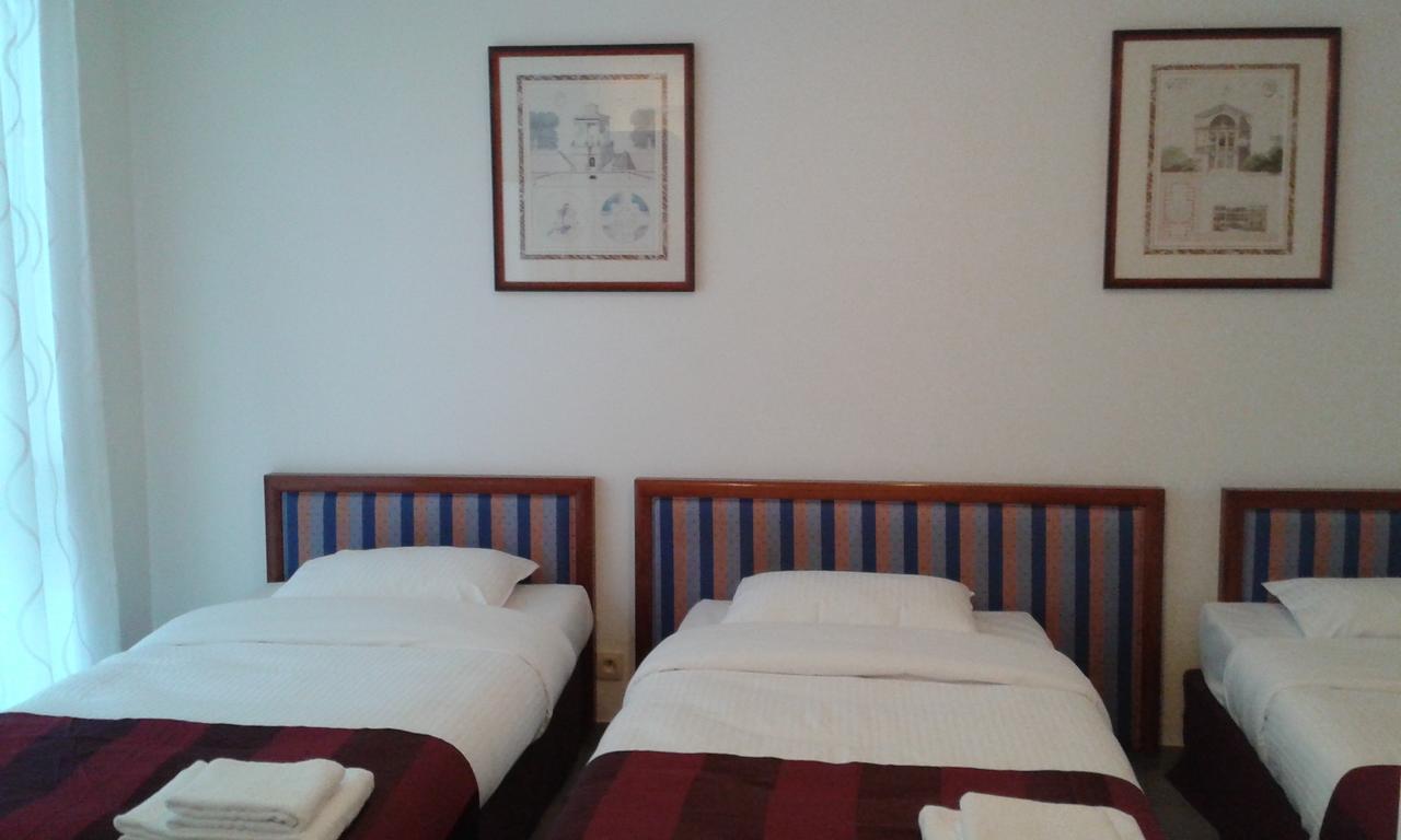 Holidays Apart-Hotel Anderlecht Bagian luar foto